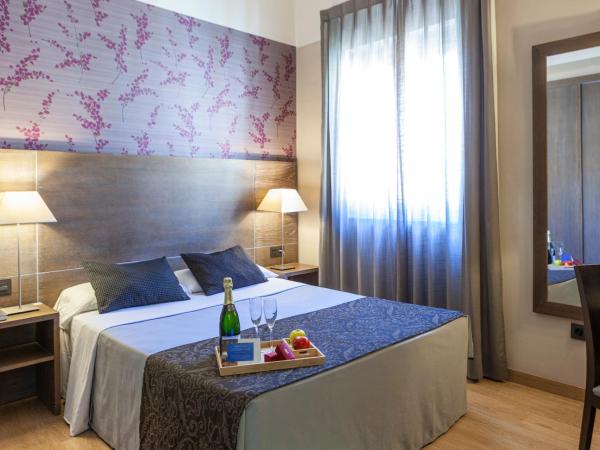 Hotel Macià Monasterio de los Basilios : photo 2 de la chambre chambre lit queen-size avec baignoire spa