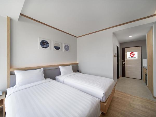 Prom Hotel : photo 5 de la chambre standard twin bathtub tower 2