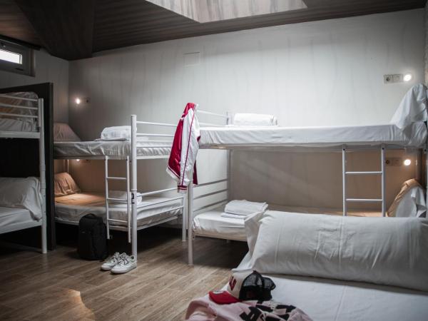 room00 Chueca Hostel : photo 10 de la chambre lit en dortoir en duplex mixte de 11 lits avec salle de bains privative