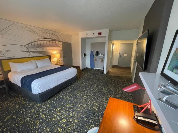 Saint Louis Airport Hotel : photo 5 de la chambre chambre lit king-size pour personnes à mobilité réduite