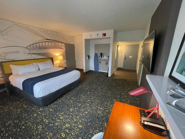 Saint Louis Airport Hotel : photo 1 de la chambre chambre lit king-size pour personnes à mobilité réduite