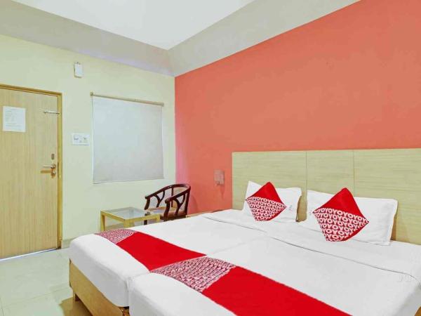 SK FIRST TRANSIT HOTEL Shamshabad : photo 1 de la chambre chambre double avec salle de bains privative