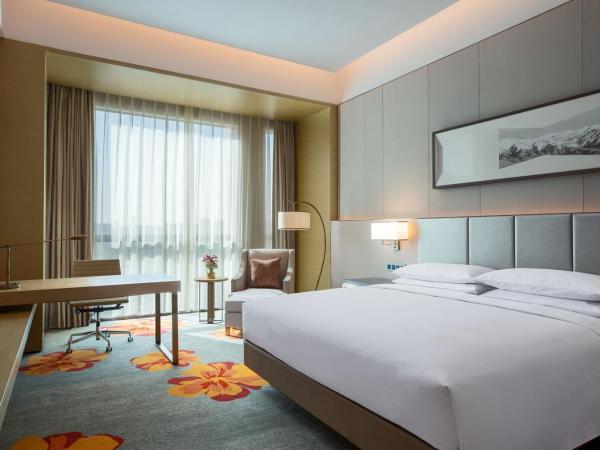 Sheraton Beijing Lize Hotel : photo 5 de la chambre club, club lounge access, guest room, 1 king, city view