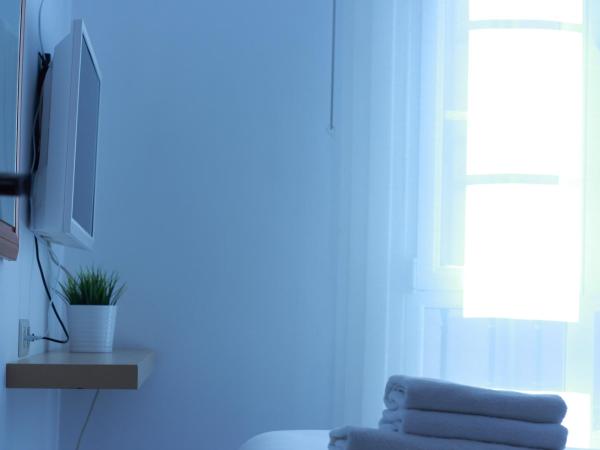 Zubia Urban Rooms : photo 2 de la chambre chambre double avec salle de bains commune