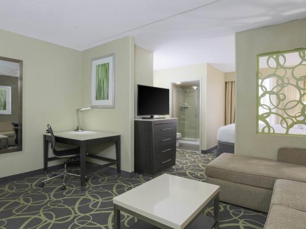 SpringHill Suites by Marriott Oklahoma City Quail Springs : photo 2 de la chambre studio lit king-size avec canapé-lit