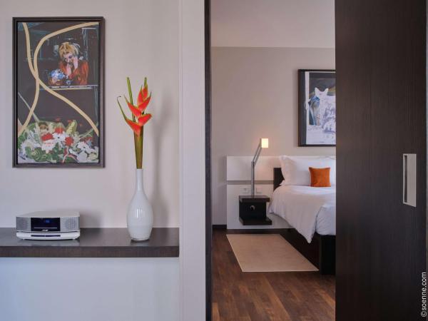 Dorint Kurfürstendamm Berlin : photo 5 de la chambre suite confort avec lit king-size