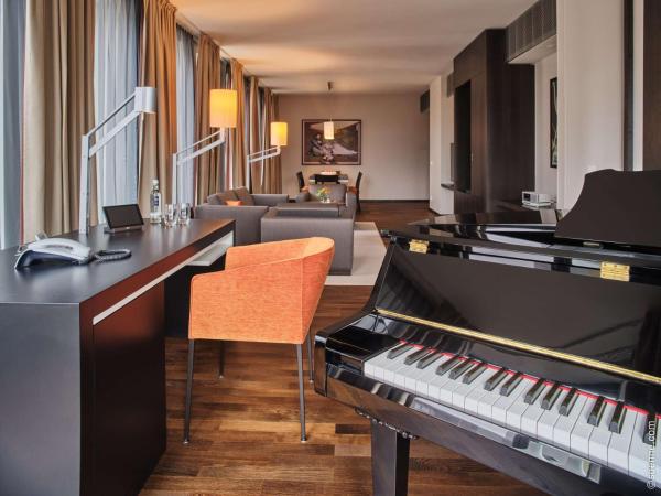 Dorint Kurfürstendamm Berlin : photo 8 de la chambre suite confort avec lit king-size