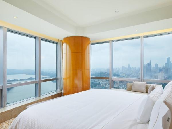 The Westin Nanjing Xuanwu Lake : photo 8 de la chambre suite exécutive 1 lit king-size - vue sur lac