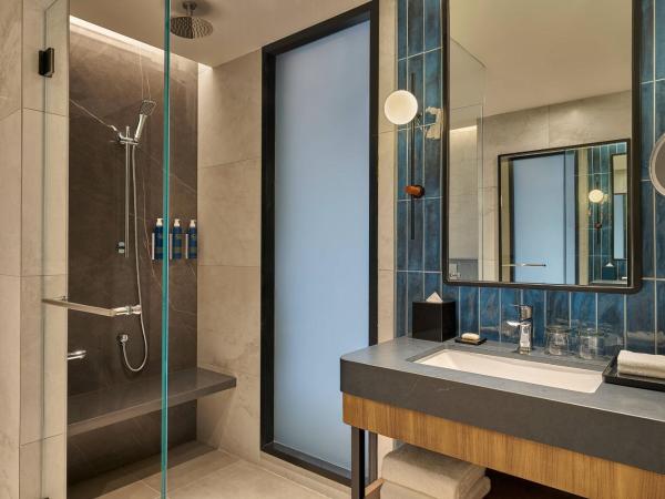 Four Points by Sheraton Kuala Lumpur, City Centre : photo 4 de la chambre large deluxe king room with twin towers view