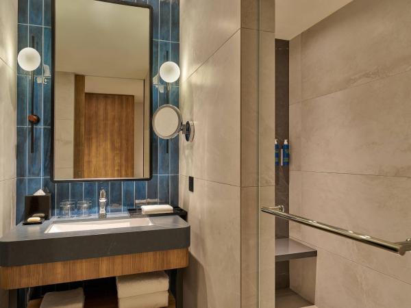 Four Points by Sheraton Kuala Lumpur, City Centre : photo 4 de la chambre studio lit king-size