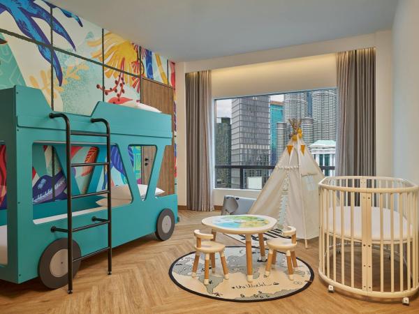 Four Points by Sheraton Kuala Lumpur, City Centre : photo 1 de la chambre suite familiale 2 chambres - vue sur ville