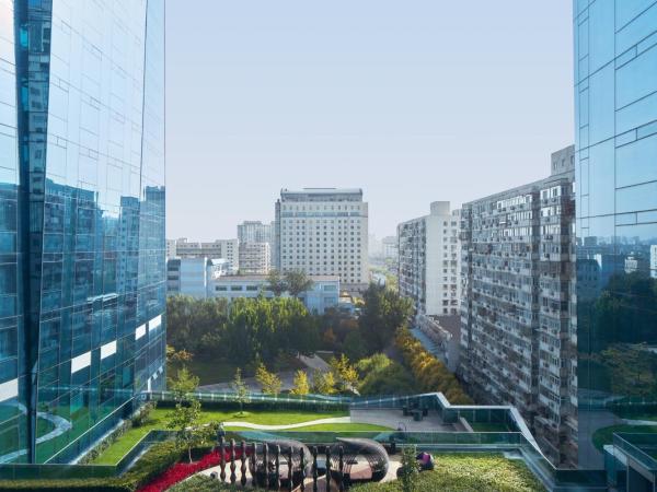 Sheraton Grand Beijing Dongcheng Hotel : photo 2 de la chambre chambre club avec lit king-size, accès au salon club, chambre lit king-size