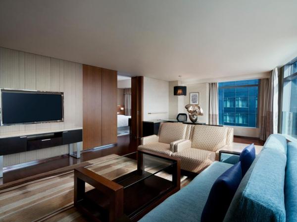 Sheraton Grand Beijing Dongcheng Hotel : photo 1 de la chambre suite 1 chambre supérieure avec 1 lit king-size et accès au salon club