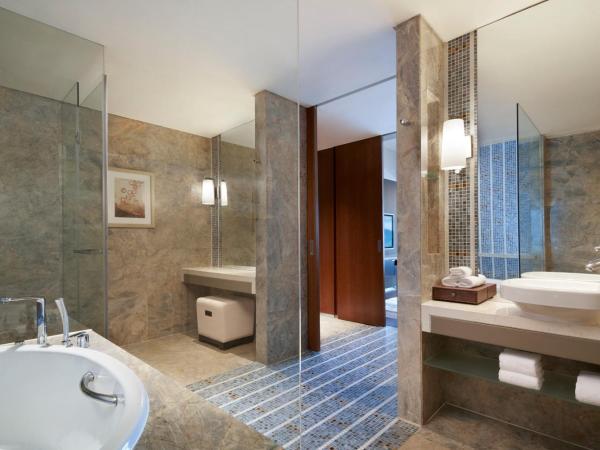 Sheraton Grand Beijing Dongcheng Hotel : photo 4 de la chambre suite 1 chambre supérieure avec 1 lit king-size et accès au salon club