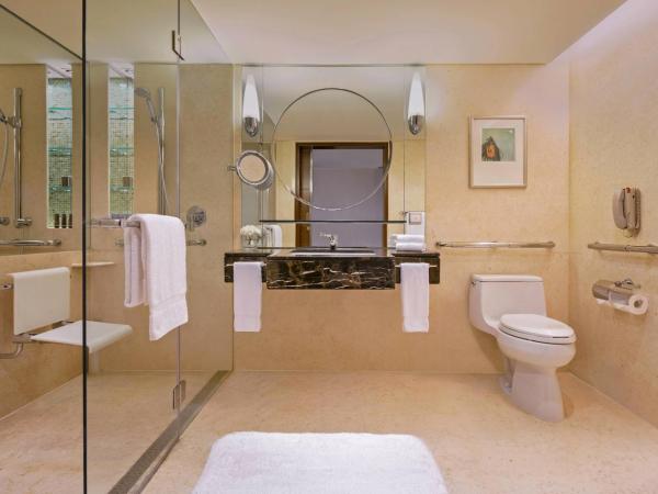 The Portman Ritz-Carlton Shanghai : photo 5 de la chambre chambre deluxe avec 1 lit king-size