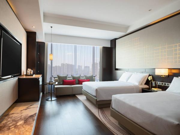 Renaissance Shenyang West Hotel : photo 2 de la chambre executive room with two double beds and club access