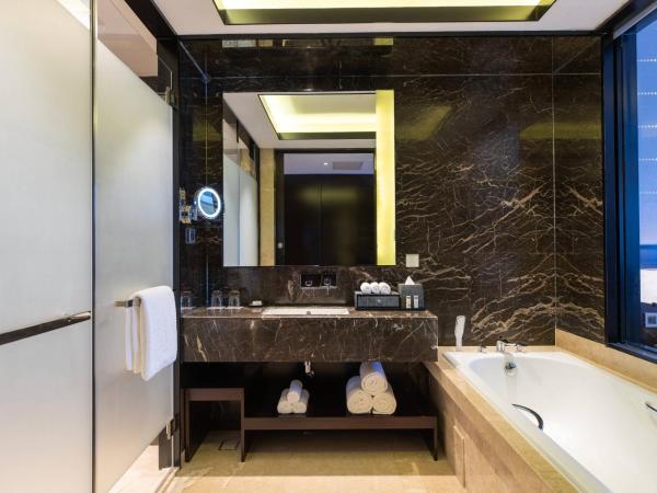 Renaissance Shenyang West Hotel : photo 2 de la chambre chambre lit king-size deluxe - vue sur ville