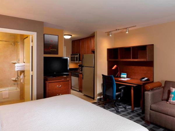 TownePlace Suites Houston Intercontinental Airport : photo 2 de la chambre suite studio lit king-size