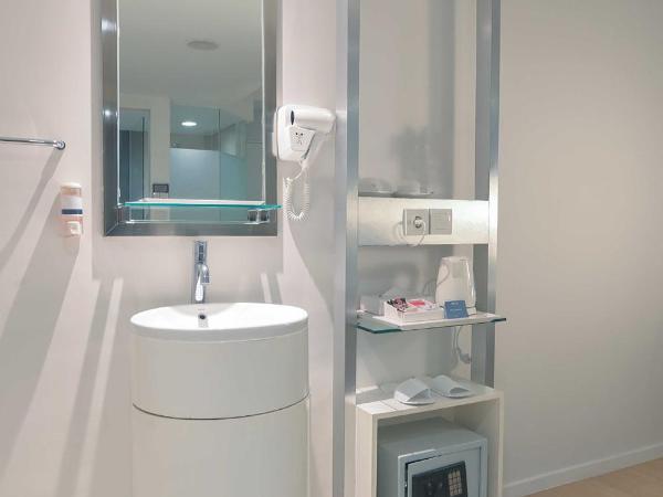 1O1 URBAN Jakarta Kelapa Gading : photo 9 de la chambre chambre lit king-size