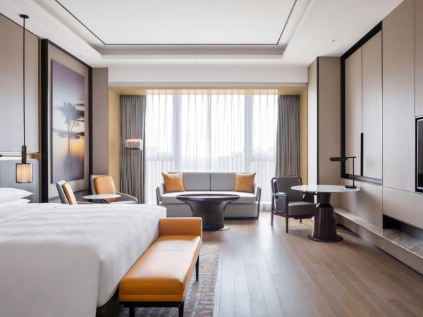 Sheraton Shanghai Fengxian : photo 3 de la chambre club premium, club lounge access, guest room, 1 king