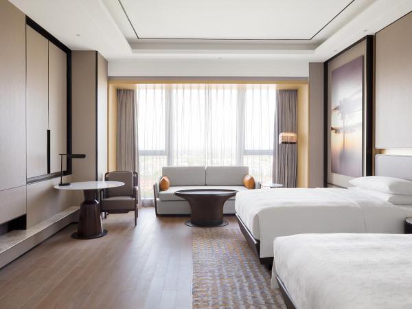 Sheraton Shanghai Fengxian : photo 2 de la chambre club premium, club lounge access, guest room, city view