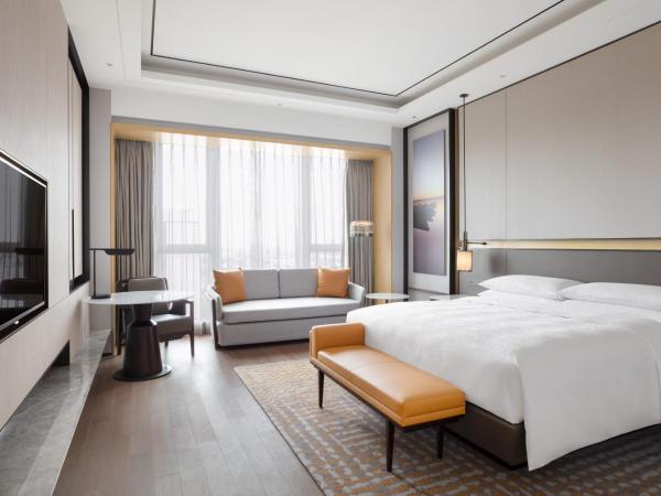 Sheraton Shanghai Fengxian : photo 2 de la chambre club lounge access, suite, 1 king, city view