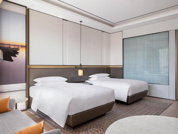 Sheraton Shanghai Fengxian : photo 1 de la chambre club lounge access, suite, 2 twin/single bed(s), city view