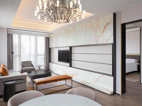Sheraton Shanghai Fengxian : photo 5 de la chambre club lounge access, suite, 1 king, city view