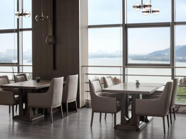 Wuxi Marriott Hotel Lihu Lake : photo 6 de la chambre chambre lit king-size exécutive avec vue sur le lac