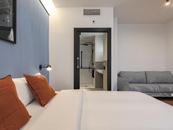 Style Suites by Olala Homes : photo 2 de la chambre chambre quadruple - accessible aux personnes à mobilité réduite