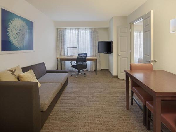 Residence Inn Indianapolis Airport : photo 1 de la chambre suite 1 chambre lit queen-size avec canapé-lit