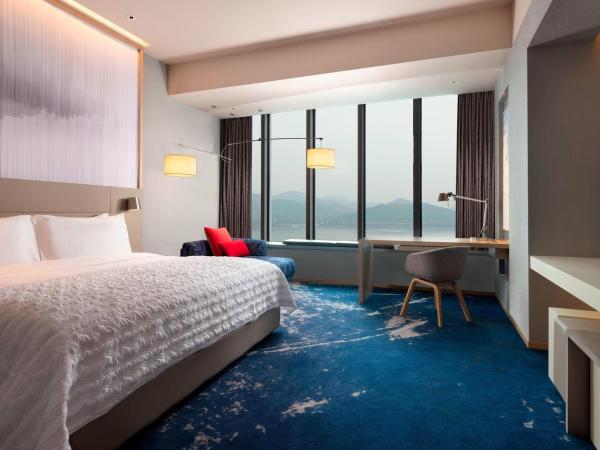 Le Meridien Hangzhou, Binjiang : photo 5 de la chambre chambre lit king-size - vue sur rivière