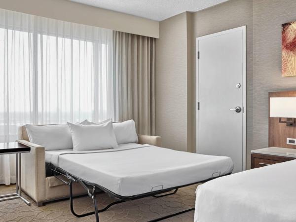 Delta Hotels by Marriott Edmonton South Conference Centre : photo 4 de la chambre deluxe, larger guest room, 1 king, sofa bed