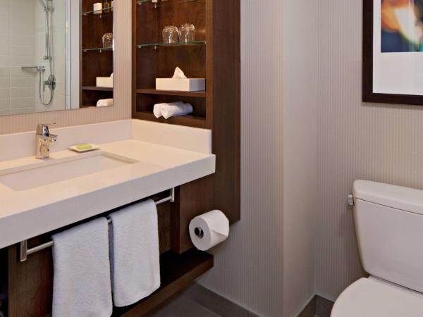 Delta Hotels by Marriott Edmonton South Conference Centre : photo 6 de la chambre deluxe, larger guest room, 1 king, sofa bed