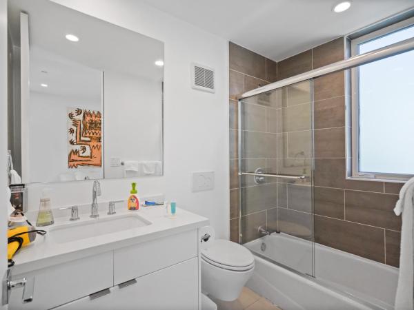 Eye-Opening And Ultra-Secure Luxury Hollywood Condo : photo 7 de la chambre chambre lit queen-size deluxe
