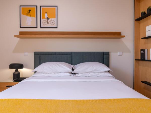 BFRESH Hotel - Padel, Pool & Fitness - Adults Only : photo 1 de la chambre chambre double supérieure avec balcon