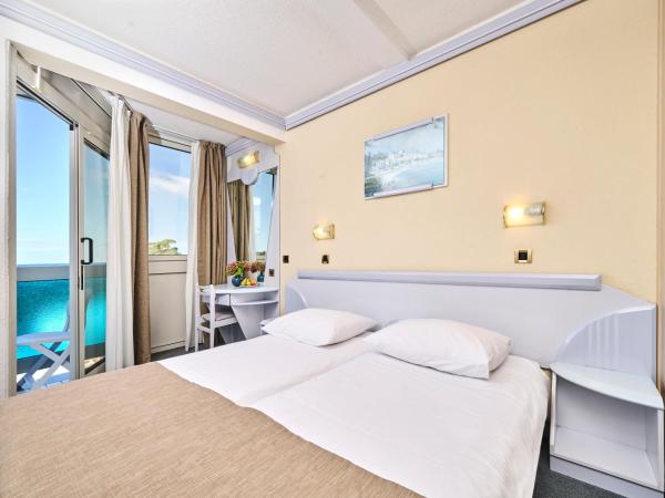 Hotel Plavi Plava Laguna : photo 2 de la chambre chambre classique avec balcon - vue sur mer