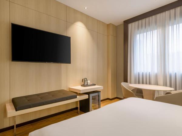 AC Hotel Valencia by Marriott : photo 1 de la chambre chambre standard avec 1 lit queen-size