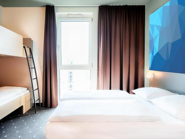 B&B HOTEL Frankfurt-Niederrad : photo 4 de la chambre chambre familiale