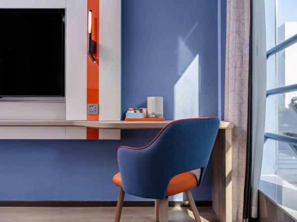 Holiday Inn Express Shanghai Hongqiao Linkong, an IHG Hotel : photo 5 de la chambre chambre king standard avec vue sur ville