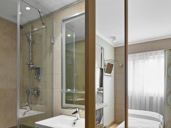 TITANIC Comfort Mitte : photo 5 de la chambre chambre double standard