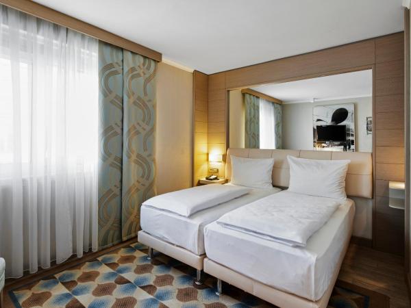 TITANIC Comfort Mitte : photo 1 de la chambre chambre double ou lits jumeaux supérieure