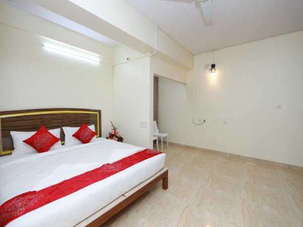 Hotel Amulya Relax Inn : photo 3 de la chambre chambre supérieure lit queen-size