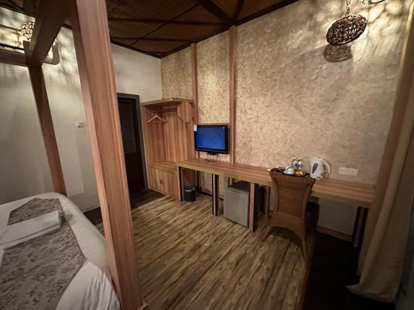 I Garden Hotel : photo 3 de la chambre chambre lit king-size - vue sur jardin