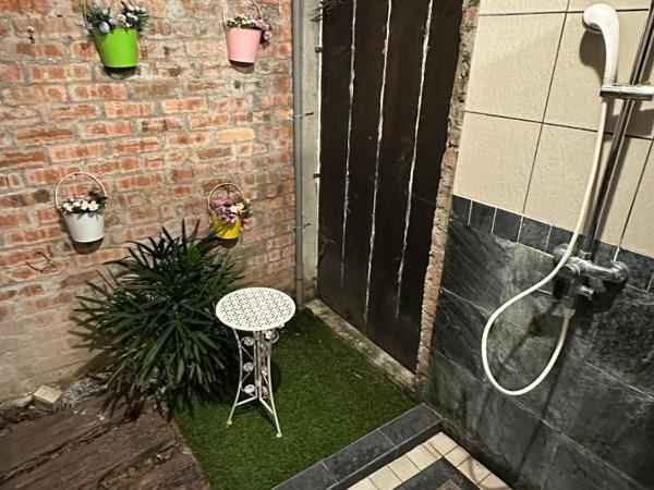 I Garden Hotel : photo 5 de la chambre chambre lit king-size - vue sur jardin