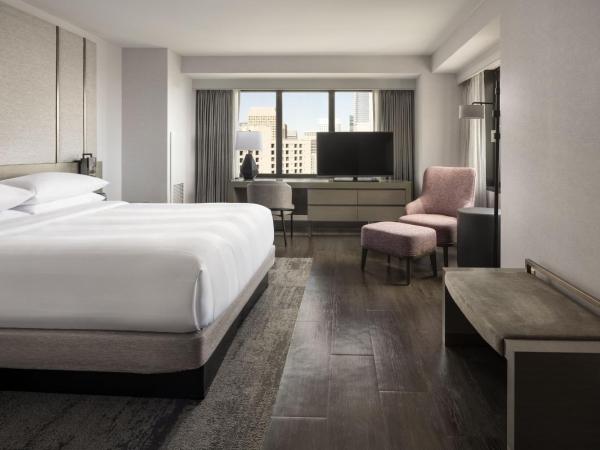 San Francisco Marriott Marquis Union Square : photo 5 de la chambre suite 3 baie hospitalité avec lit king-size - vue sur ville