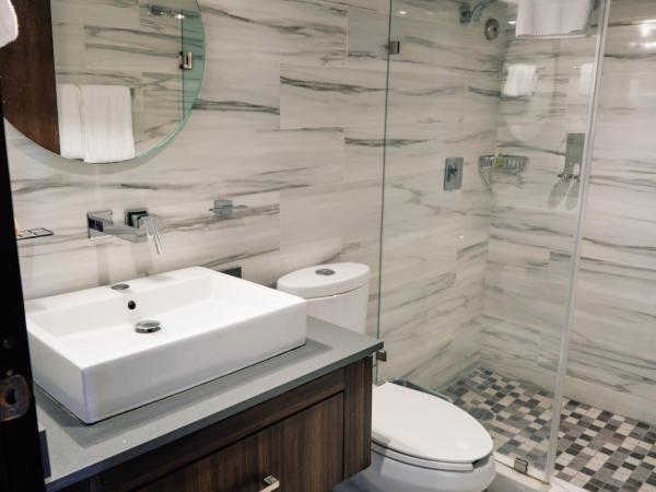 The Inn at Mazatlan : photo 3 de la chambre junior suite partial view