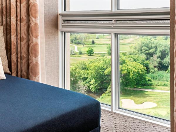 Sheraton Toronto Airport Hotel & Conference Centre : photo 2 de la chambre chambre plus spacieuse avec 1 lit king-size - vue sur parcours de golf - Étage supérieur