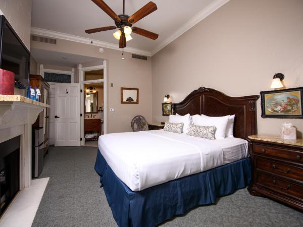Horton Grand Hotel : photo 4 de la chambre  hébergement lit king-size avec balcon
