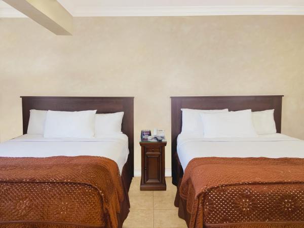 Nite Inn at Universal City - Walking Distance to Universal Studios Hollywood : photo 6 de la chambre chambre deluxe avec 2 lits queen-size et 1 canapé-lit